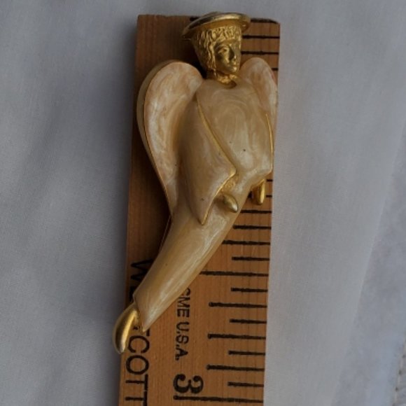 Vintage Golden ANGEL Brooch - Picture 3 of 4